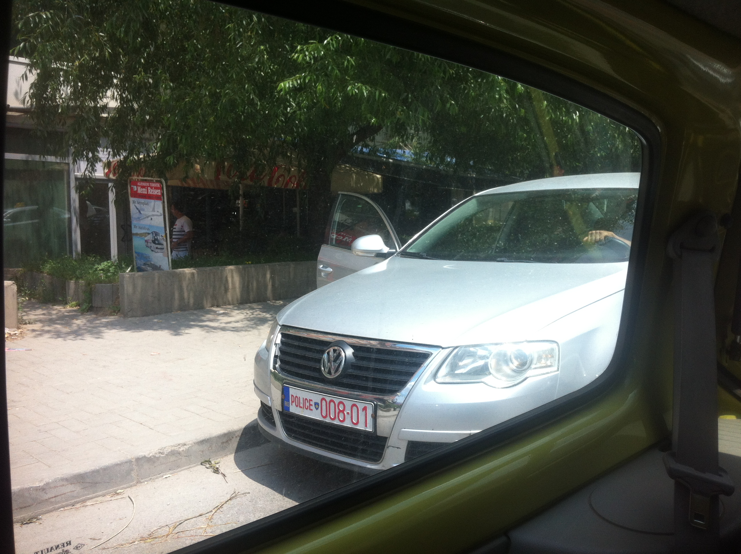 Policia Parking